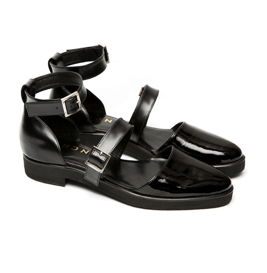 black closed toe shoes