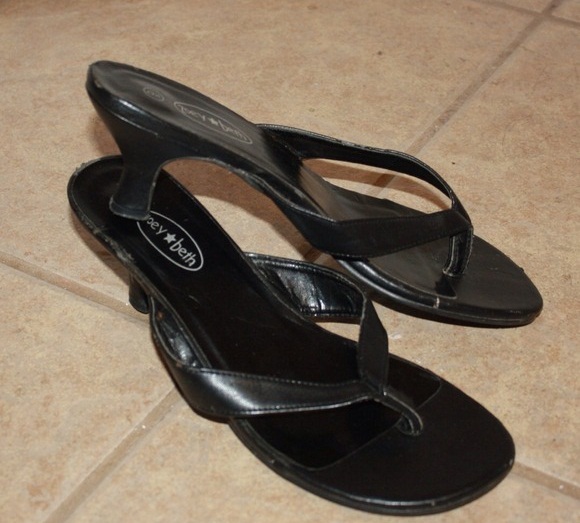 Black Thong Sandals - CraftySandals.com